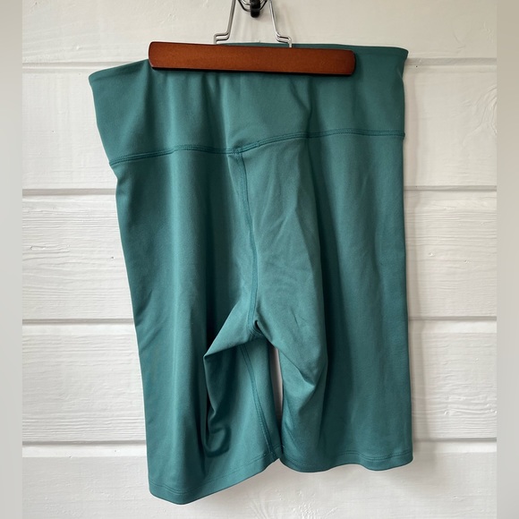Girlfriend Collective 7” moss green bike shorts XL - Picture 2 of 3